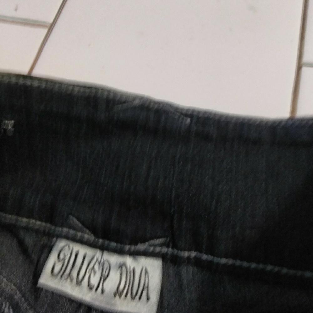 Jeans - Picture 2 of 3